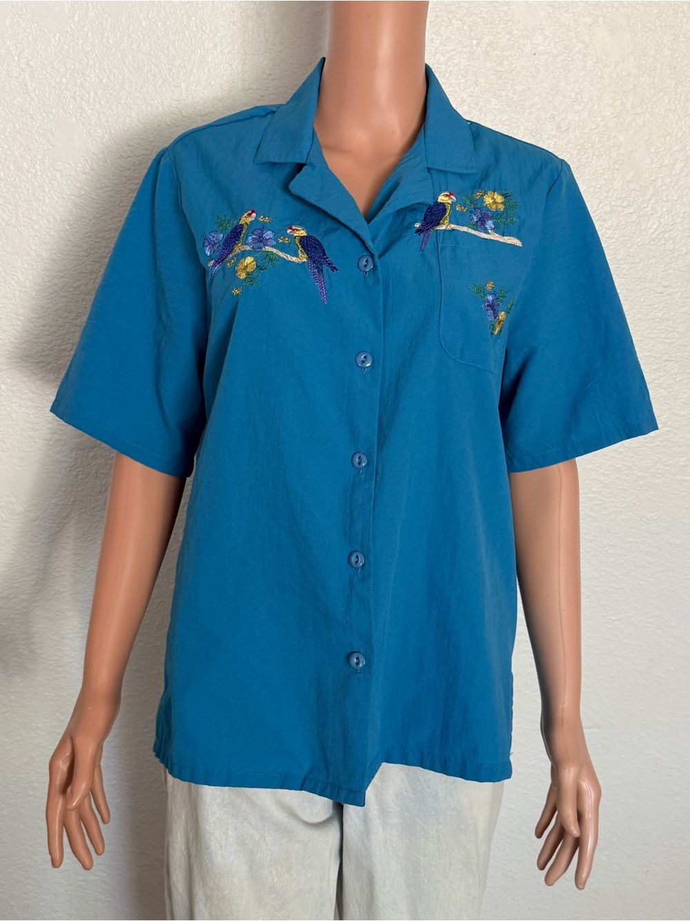 Vtg BonWorth Blue Embroidered Parrot Button Up Sz L